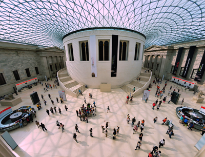 公司负责人小刘陪同各领导参观电子...